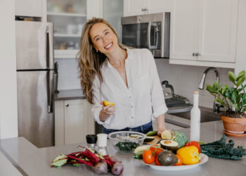 Ella Davar: Integrating Science, Nutrition, and Mindfulness for Lasting Health.